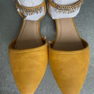 SOLD SOLD SOLD‼️‼️Flats DAISY FUENTES💛